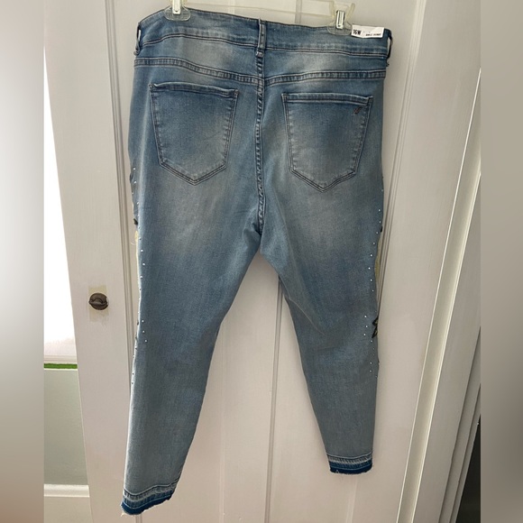 NWT  Embroidered Hips Studs Skinny Ankle Jeans Denim 👖 - Picture 5 of 6
